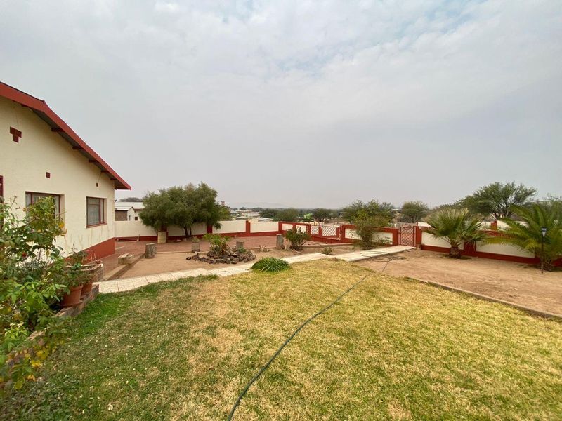 Embrace yourself with this preloved family home - Photo 6