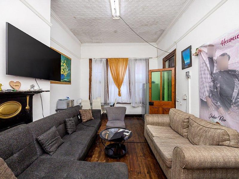 Investment Opportunity: Spacious 7 Bedroom House in Vasco Estate, Goodwood - Photo 2