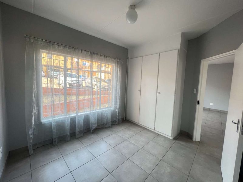 Stunning newly renovated ground floor apartment with a tenant is up for Sale - Photo 9