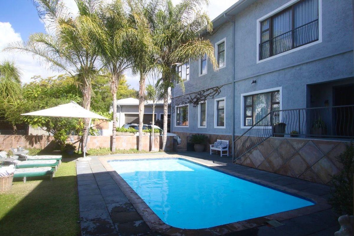 FOR SALE | LUXURY GUESTHOUSE OR EXCLUSIVE RESIDENCE | EROS PARK, WINDHOEK - Photo 2