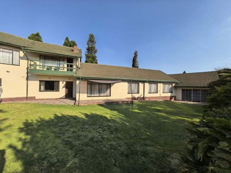 Spacious Double-Storey Family Home with Flatlet and Pool - Photo 1