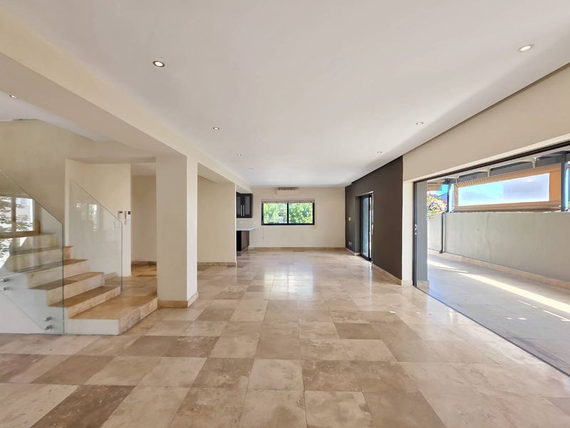 STYLISH LOCK-UP AND GO IN THE HEART OF FRESNAYE - Photo 6