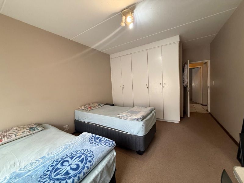 Discover Urban Convenience & Suburban Peace Here! - Photo 10