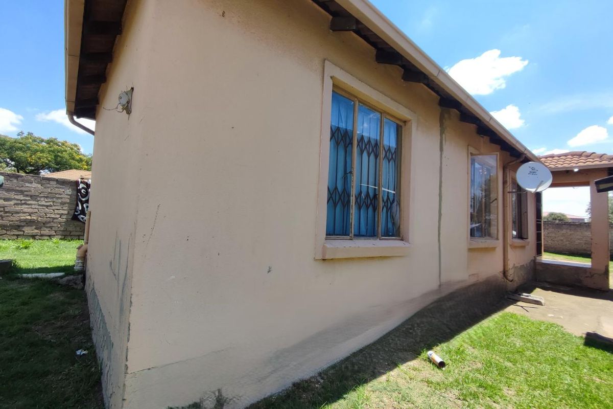 5 Bedroom House for Sale in Cosmo City - Photo 3