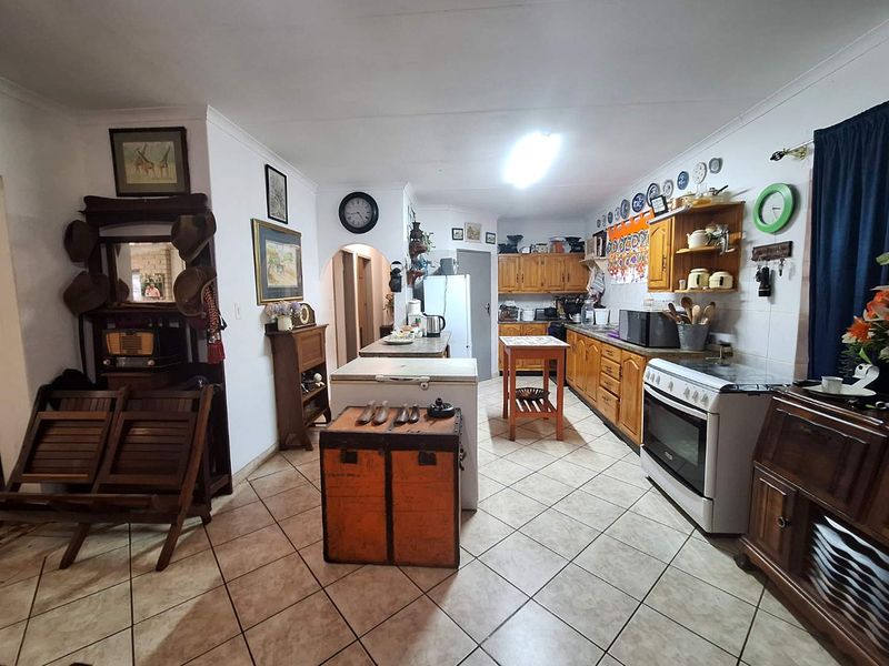 Charming 2-bedroom Retreat with Lovely Entertainment Area - Photo 6