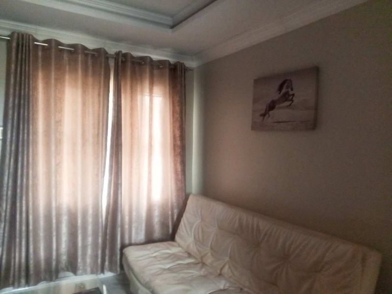 Cozy 2-Bedroom Flat with Modern Amenities in Devon, Nigel - Photo 7