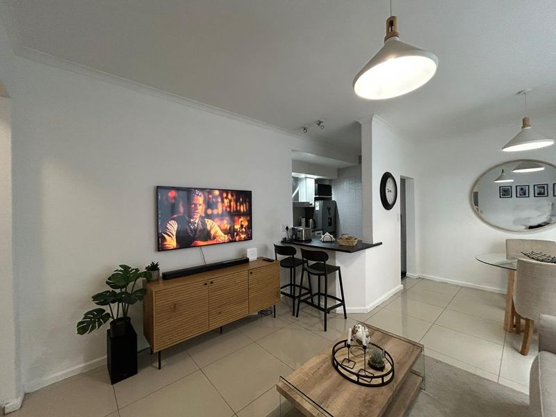Modern 1-Bedroom Apartment To Rent – Three Anchor Bay - Photo 4