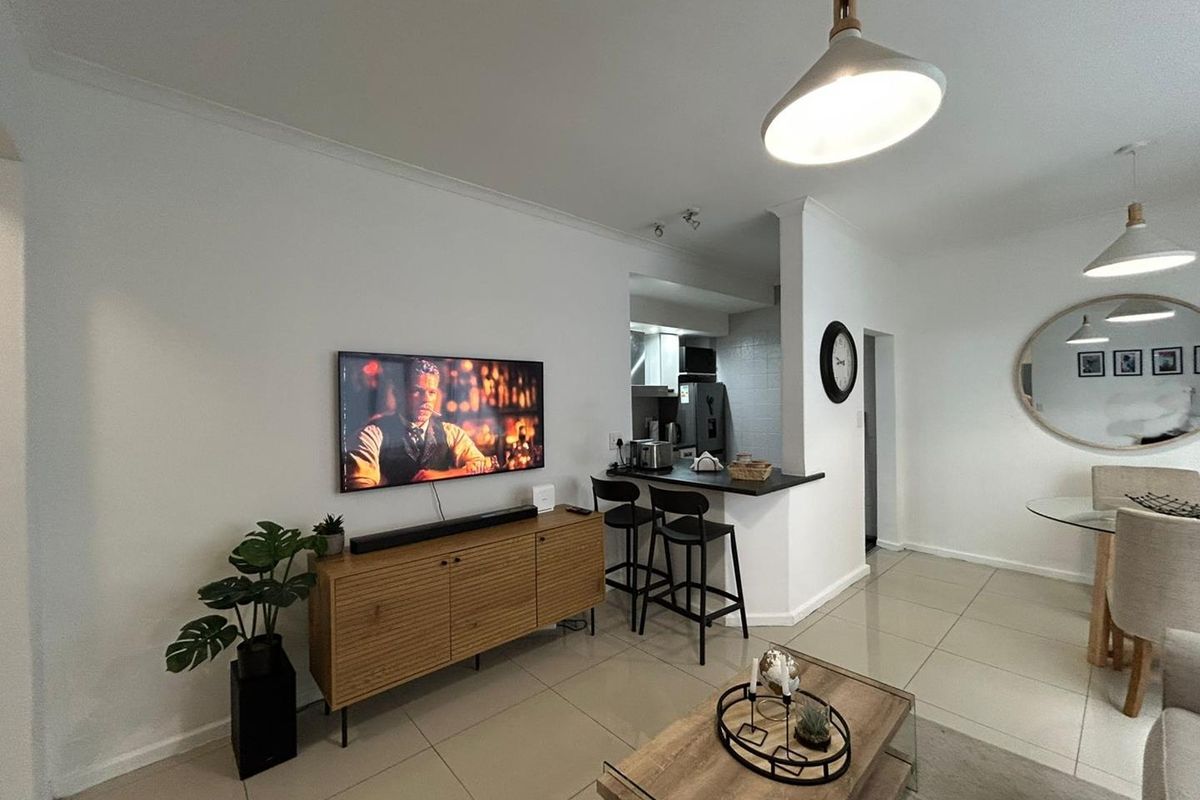 Modern 1-Bedroom Apartment To Rent – Three Anchor Bay - Photo 4