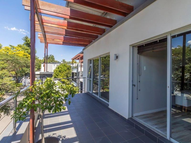 STUPENDOUS 2 BED ULTRA MODERN APARTMENT - Photo 9