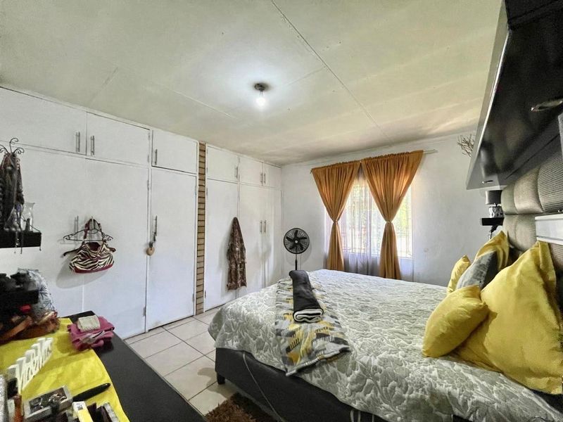 Hello Jan Niemand Park! Two Houses in One Yard. - Photo 10