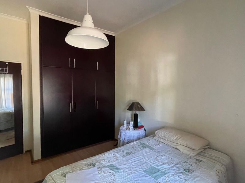 5 Bedroom 3 bathroom House in Durbanville Hills - Photo 10