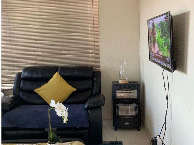 Family Home House in Nkgo crescent Soshanguve East - Photo 5
