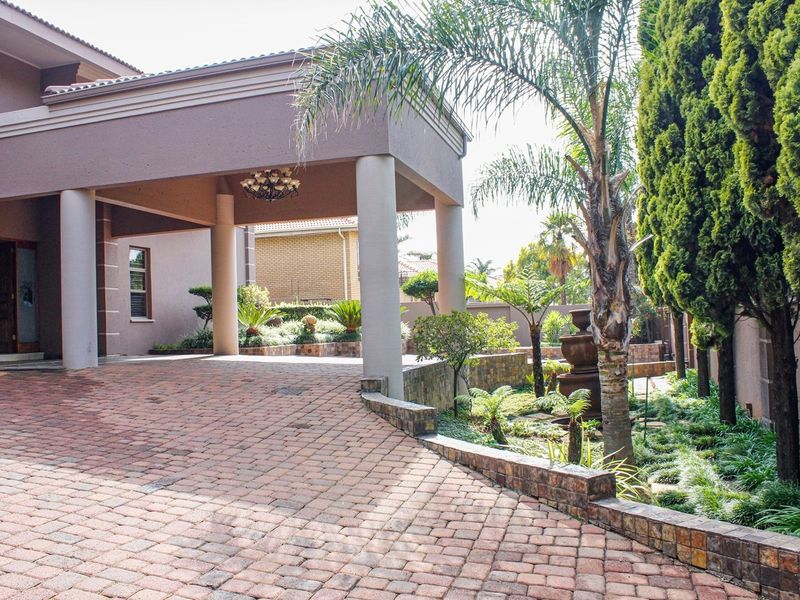 Designed to Impress: The Ultimate Aerorand Family and Entertainer’s Home - Photo 6