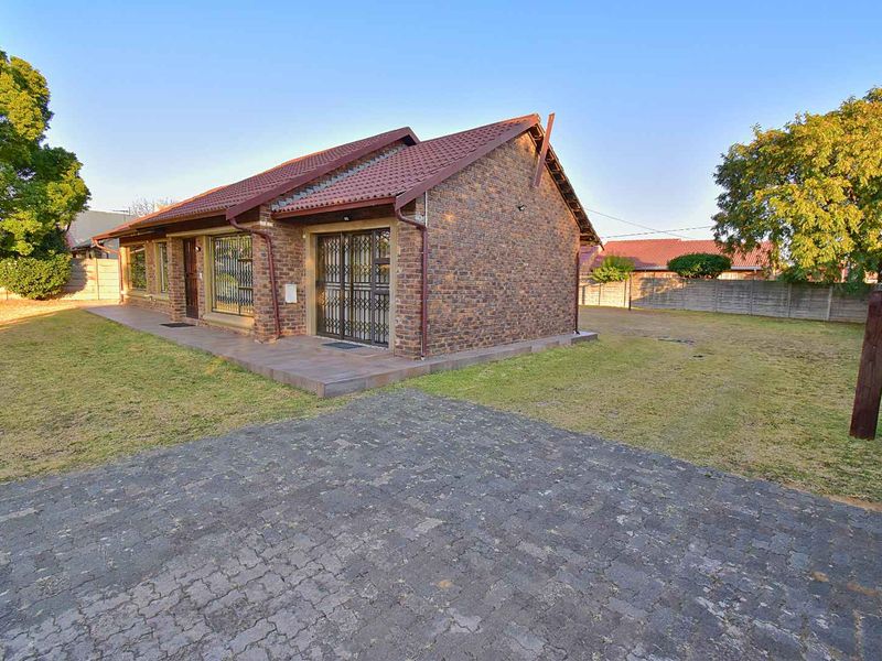 Perfect Starter Home - Photo 2