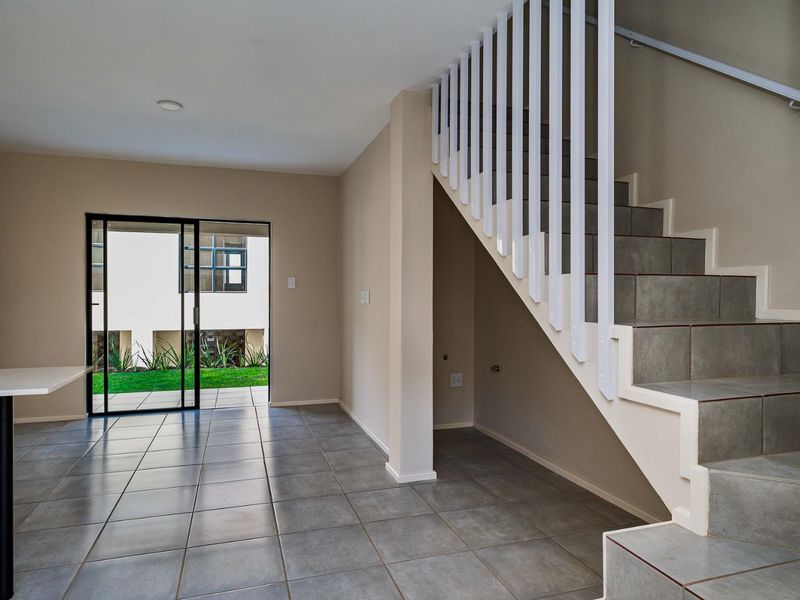 Kings Gate Estate 2 Bedroom Duplex - Photo 4