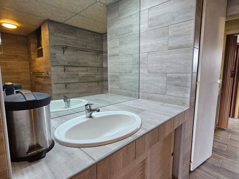 2 Bedroom Flat For Sale - Photo 9