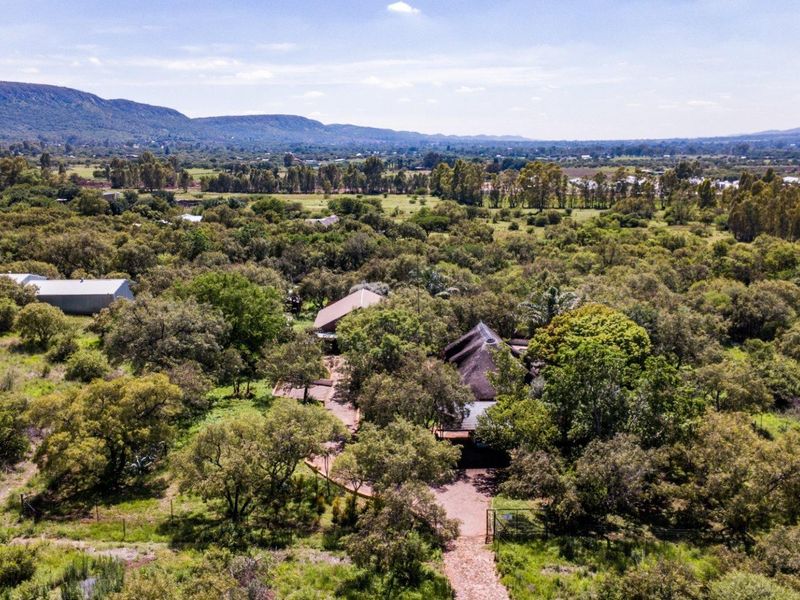 4.2ha Smallholding With Warehouse, Flats & Thatched Home – Kameeldrift West - Photo 2