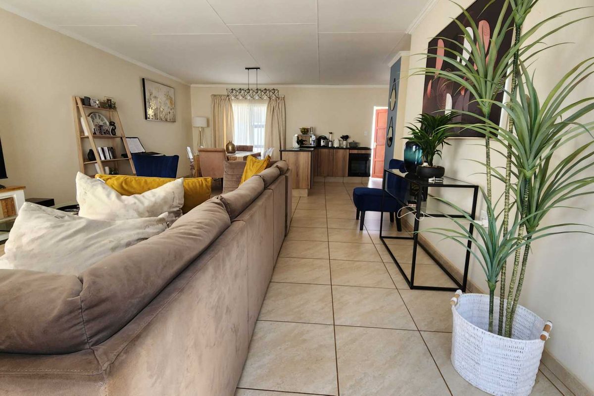 House For Sale in Magaliesburg Country Estate - Photo 3