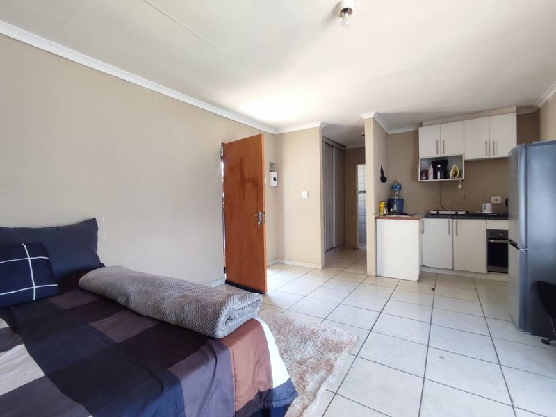 5 Bedroom Apartment in Cosmo City - Photo 6
