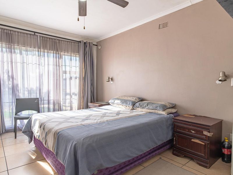 Comfortable Family Living with a Spacious Flatlet - Photo 9