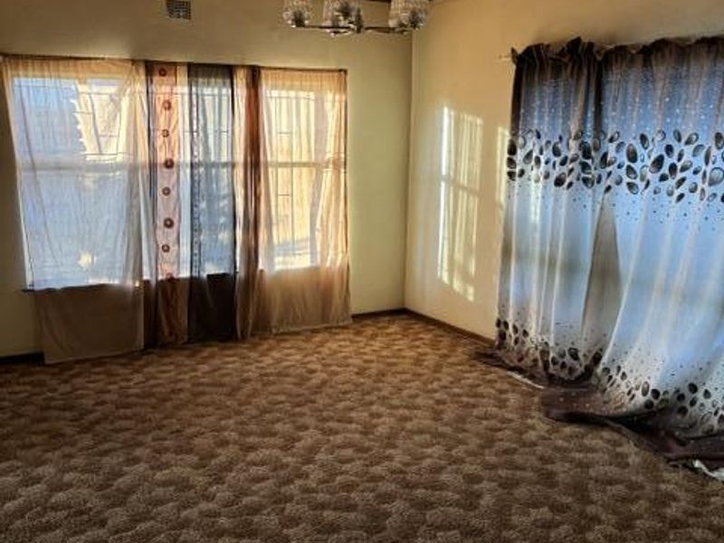 FAMILY HOME - Photo 3