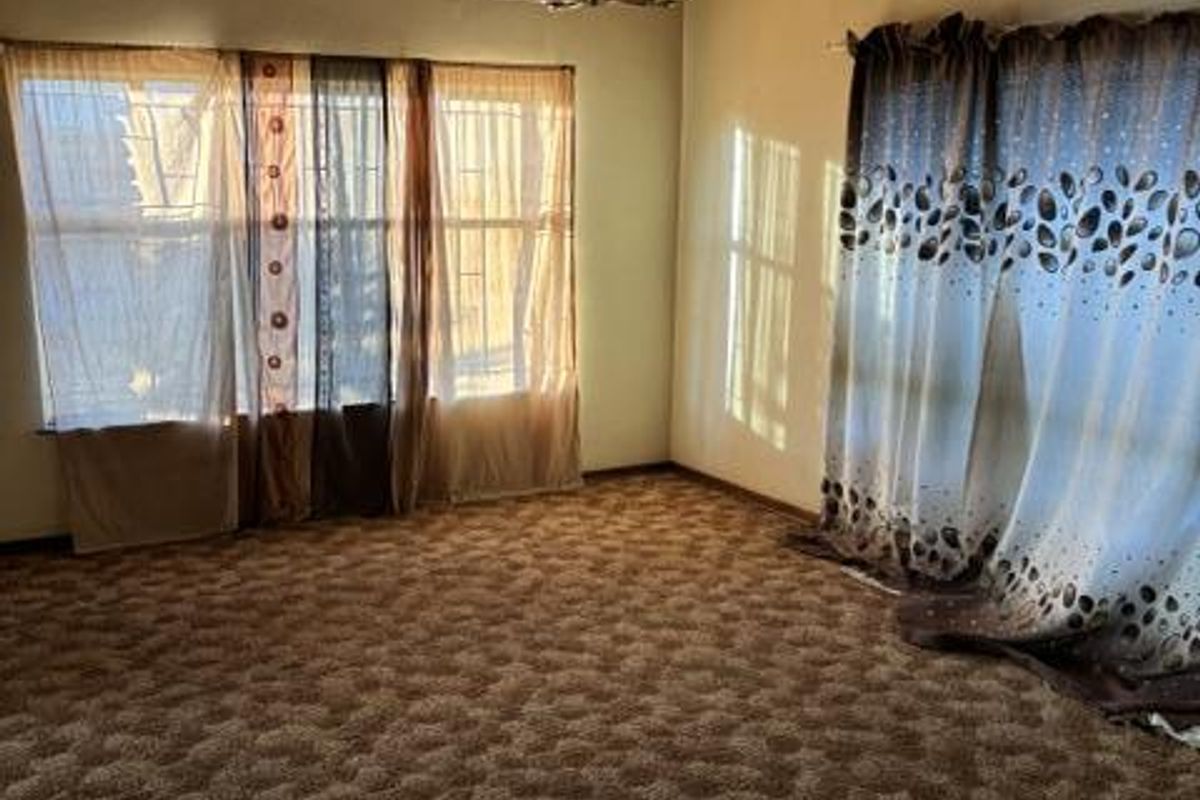 FAMILY HOME - Photo 3