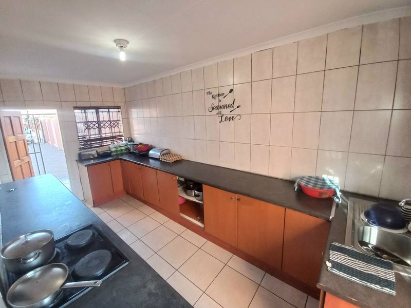 Three bedrooms house for sale in Elandspoort - Photo 9