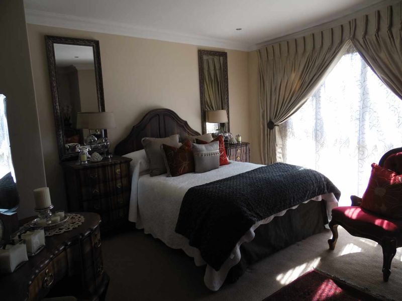 FULLY FURNISHED MAGNIFICENT RESIDENCE FOR RENT IN SECURE UPMARKET ESTATE - Photo 9
