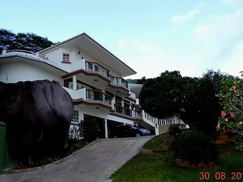 Licensed hospitality villa in unbeatable position - Photo 9