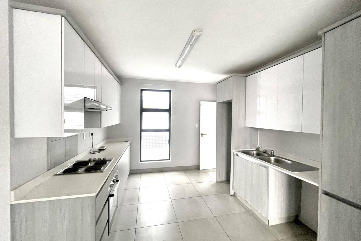 Prime Investment Opportunity: Apartment in Lyttelton Manor, Centurion – Ideal for Strong Rental Yields and Young Professionals. - Photo 4