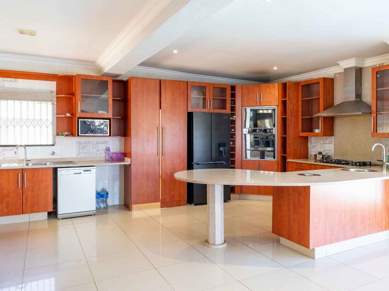 Well Priced and Well Located, - Photo 6