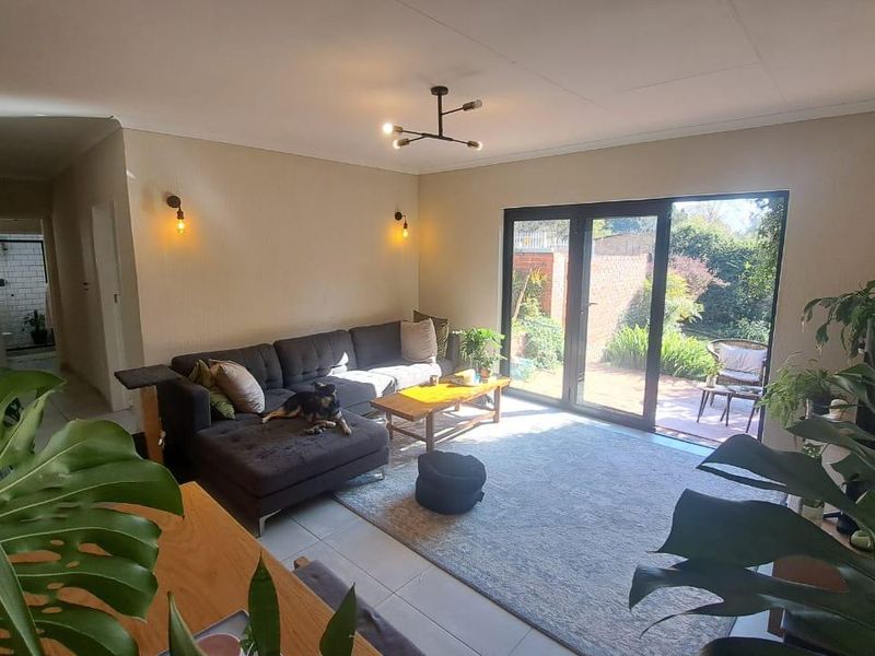 3 Bedroom 2 Bathroom - Photo 2