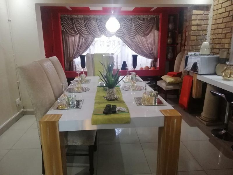 Spacious Family home with Flat for Sale - Photo 7