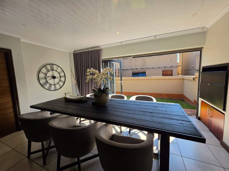 North-Facing | Full Solar | Immaculate Lock-Up-and-Go in Ebotse Golf Estate - Photo 4