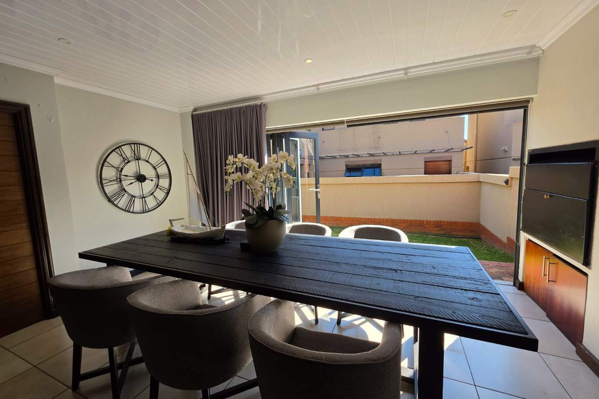 North-Facing | Full Solar | Immaculate Lock-Up-and-Go in Ebotse Golf Estate - Photo 4