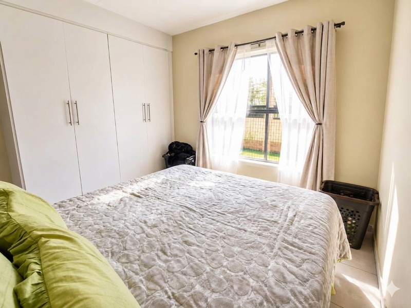 Chic Norton Park flat with open plan living - Photo 7