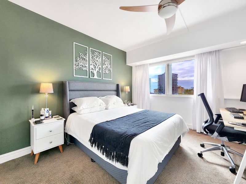 Furnished one bedroom apartment to rent in Sea Point - Photo 2