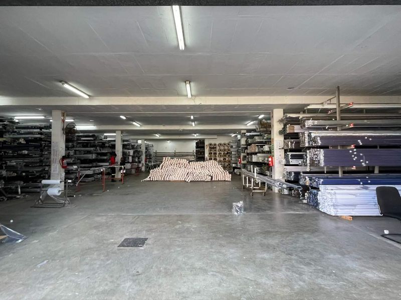 Prime 1,083m2 Ground Floor Warehouse | Stanhope Place | Springfield Park - Photo 4