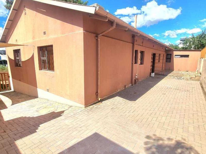 SPACIOUS OFFICES TO LET IN WINDHOEK NORTH - Photo 4