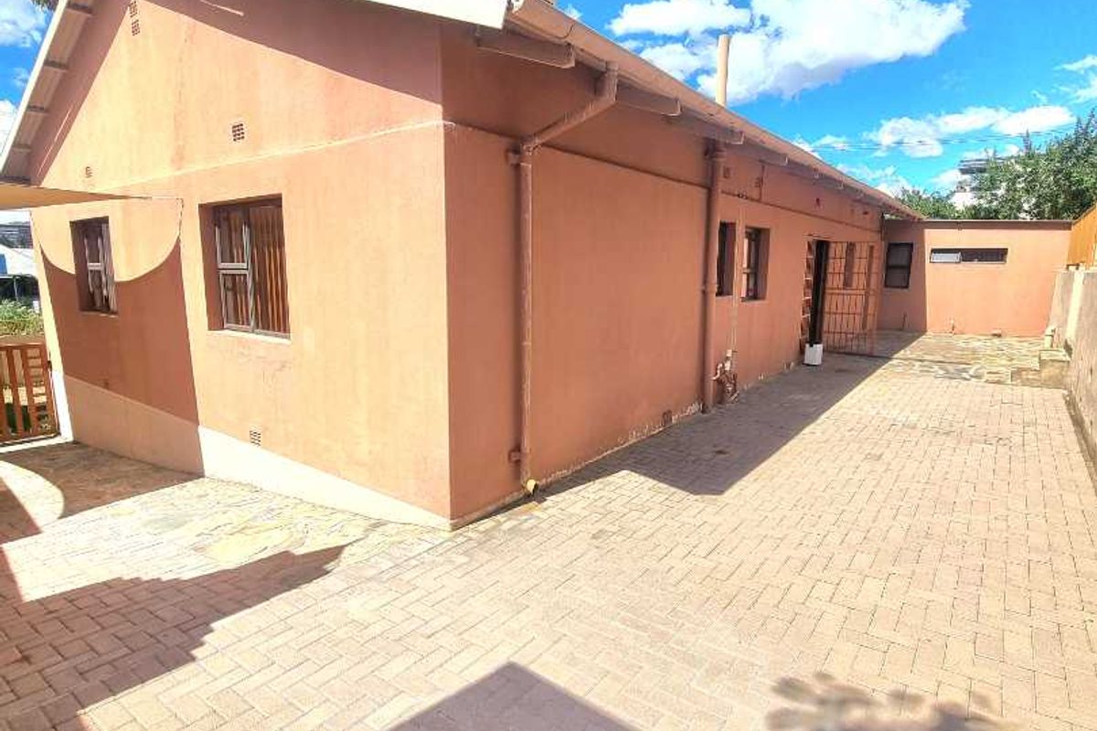 SPACIOUS OFFICES TO LET IN WINDHOEK NORTH - Photo 4