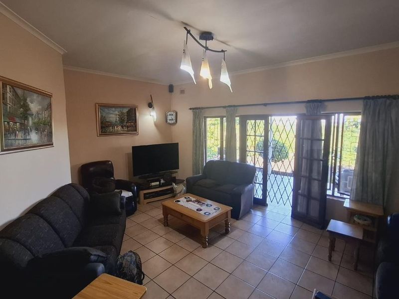 3 Bedroom House for sale in Bellair - Photo 10