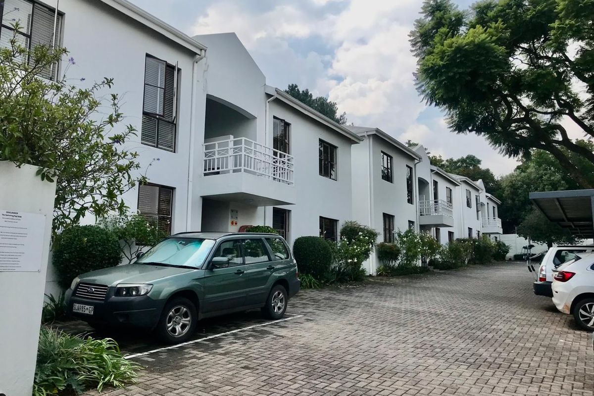 All-inclusive Executive 3-Bedroom, 2-Bathroom Fully furnished Townhouse in Craighall Park - Photo 2