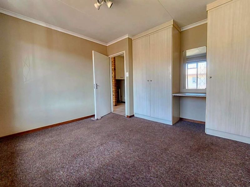 2 Bedroom Townhouse for Sale in New Redruth - Photo 7