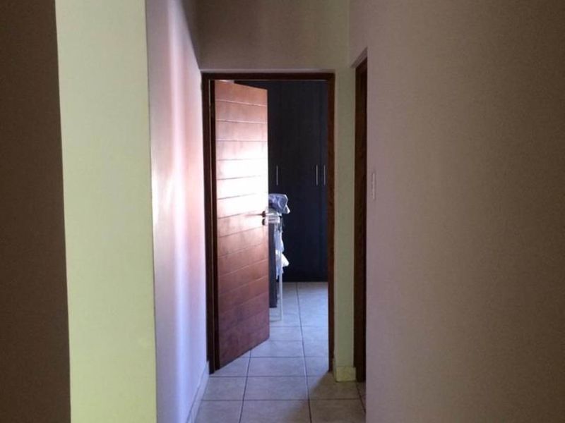 2 BEDROOM UPSTAIRS APARTMENT IN A SECURE COMPLEX – PRETORIUSPARK FOR RENT - Photo 10