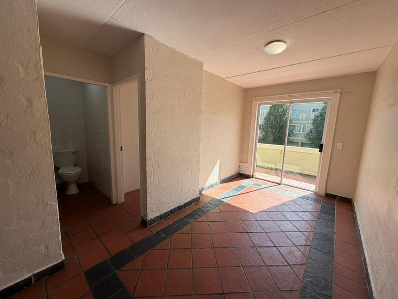 Unique 4 Bed 2 Bath Apartment open plan living area with kitchenette with 2 Secure Parkings allocated - Photo 3