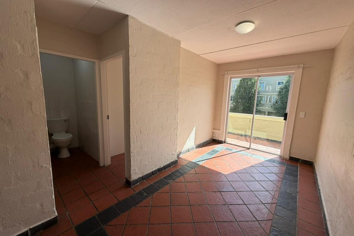 Unique 4 Bed 2 Bath Apartment open plan living area with kitchenette with 2 Secure Parkings allocated - Photo 3