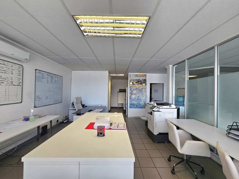 Modern 100m2 Office Unit in High-Demand Location - Photo 5