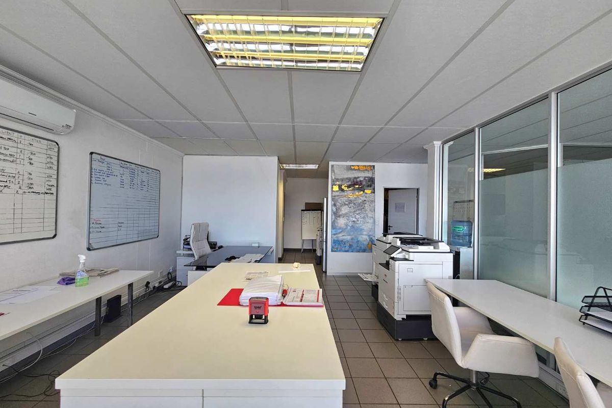 Modern 100m2 Office Unit in High-Demand Location - Photo 5