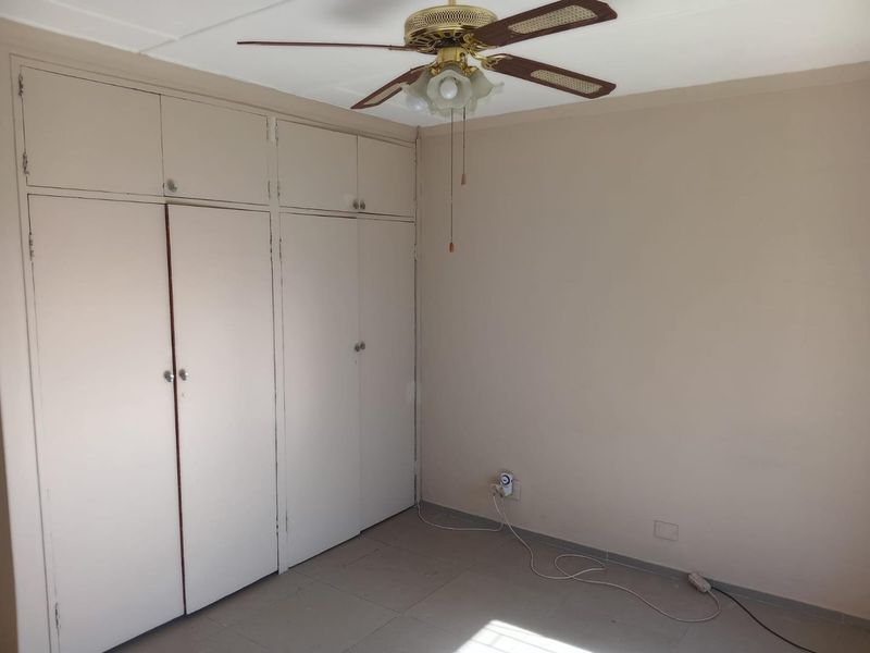 Comfortable & Spacious 3-Bedroom Family Home - Photo 7