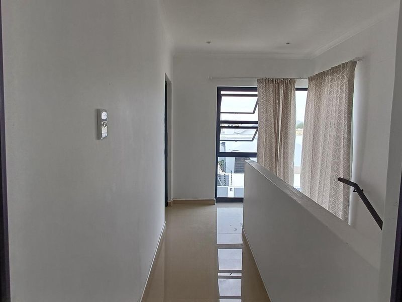 To Let - Photo 10